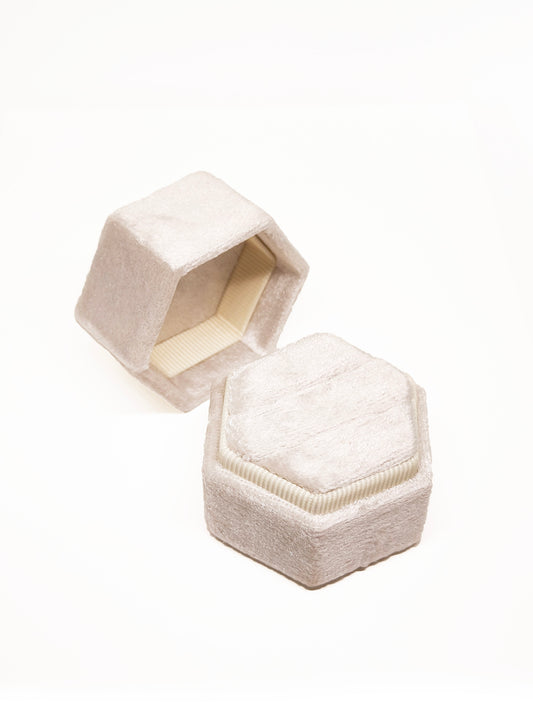 BEIGE VELVET RING BOX